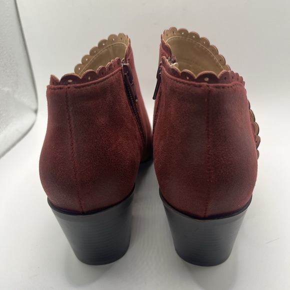 Journey Collection Tessa Red/Maroon Ankle Booties Size 8 Scalloped Edge Side Zip - Picture 5 of 8